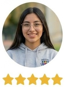 Estudiante valorando la práctica directa con ejercicios tipo DEMRE en sus clases paes química